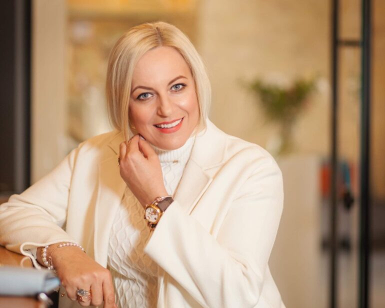 “Комунікуйте. А кризи минають”: Лара Мудрак презентувала свій посібник