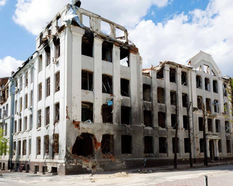 Стіни — відбудуємо: у Мережі показали харківські виші, які зруйнували російські окупанти