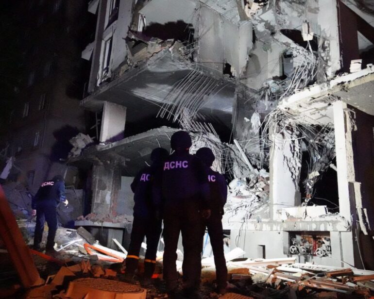 Журналістка розповіла, як на її очах ракета влучила у київську багатоповерхівку