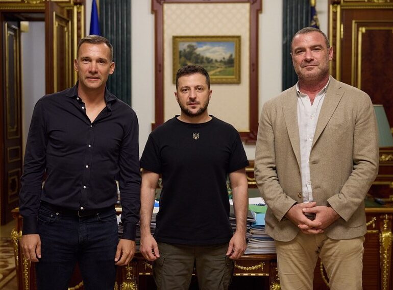 Лев Шрайбер та Андрій Шевченко відвідали Бородянку і зустрілися із Зеленським