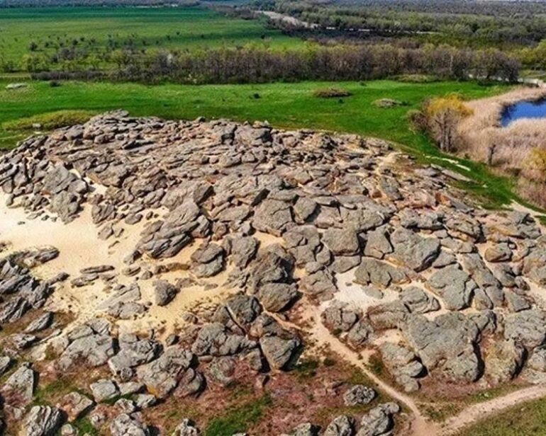 У Севастополі росіяни виставили музейні експонати, вкрадені з Мелітополя