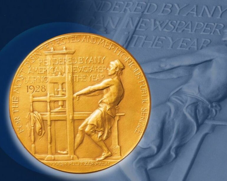 Троє українців отримали Пулітцерівську премію за кадри з Маріуполя
