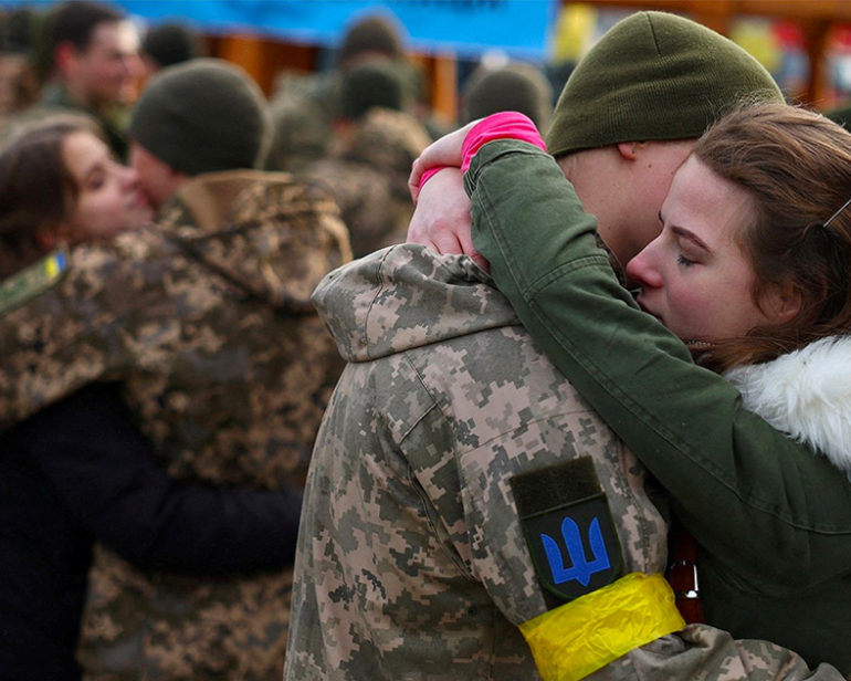 Як не поранити словом: чотири важливих правила спілкування з військовим