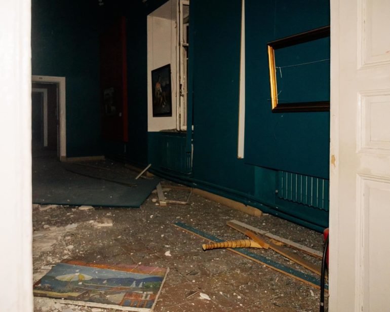 Вибиті вікна та постраждалі картини: від ворожої атаки постраждав Одеський художній музей