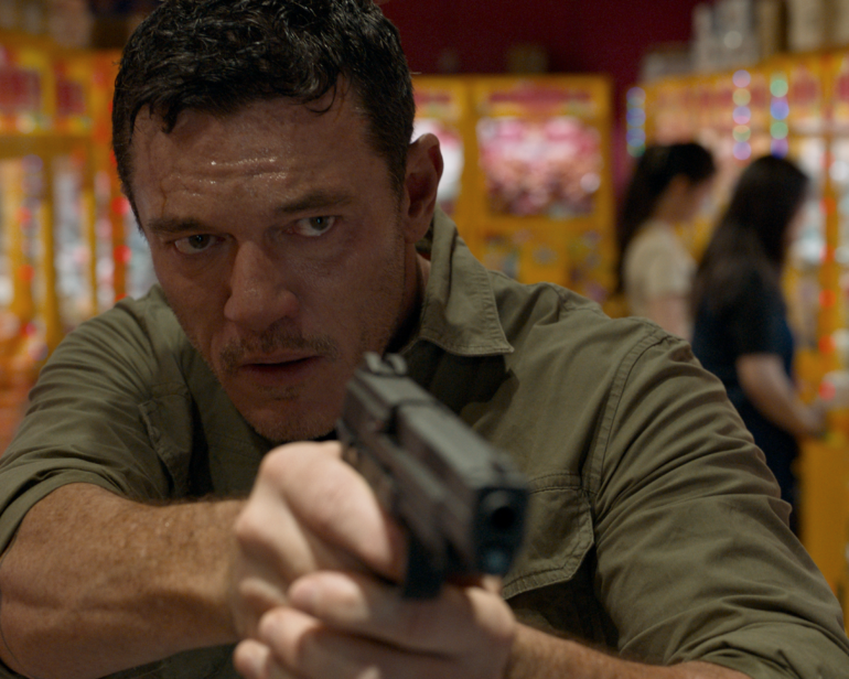 Люк Бессон повертається: новий екшн «Втеча на вікенд» з Люком Евансом на великих екранах